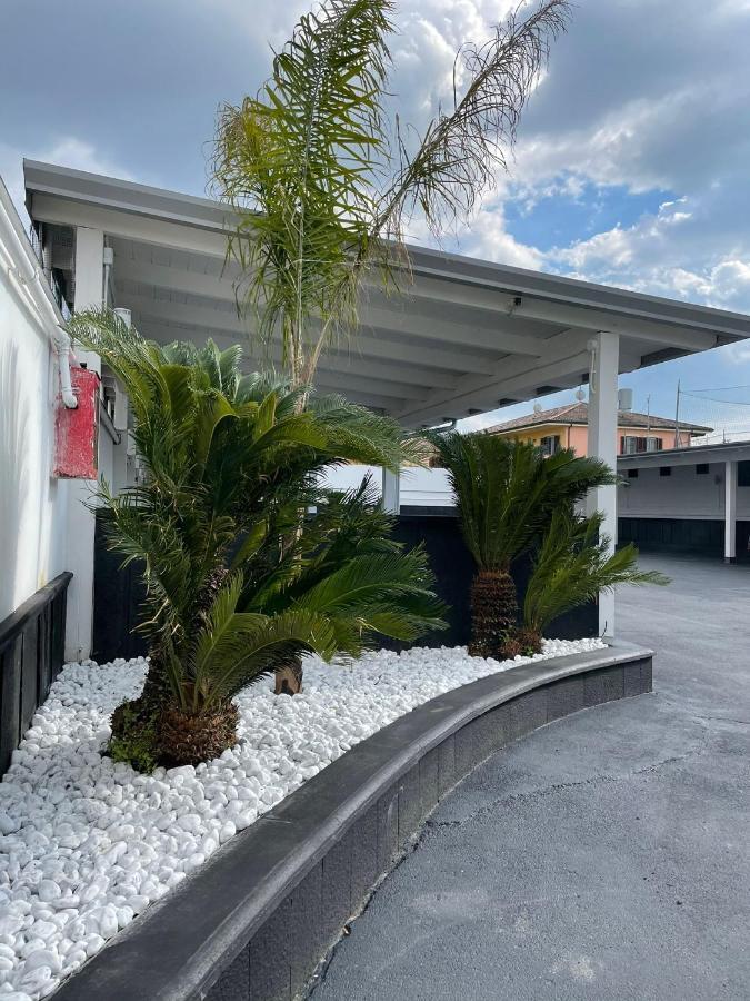Hotel Cristian Giugliano In Campania Esterno foto