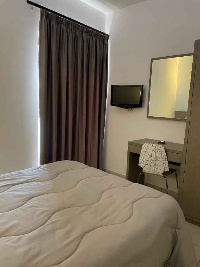 Hotel Cristian Giugliano In Campania Esterno foto
