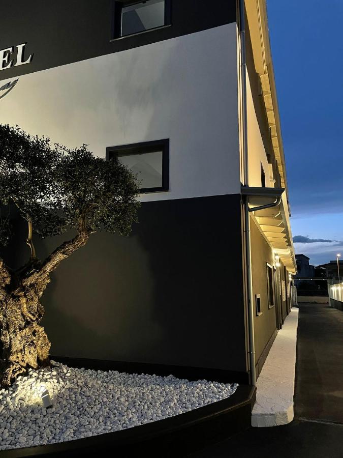 Hotel Cristian Giugliano In Campania Esterno foto