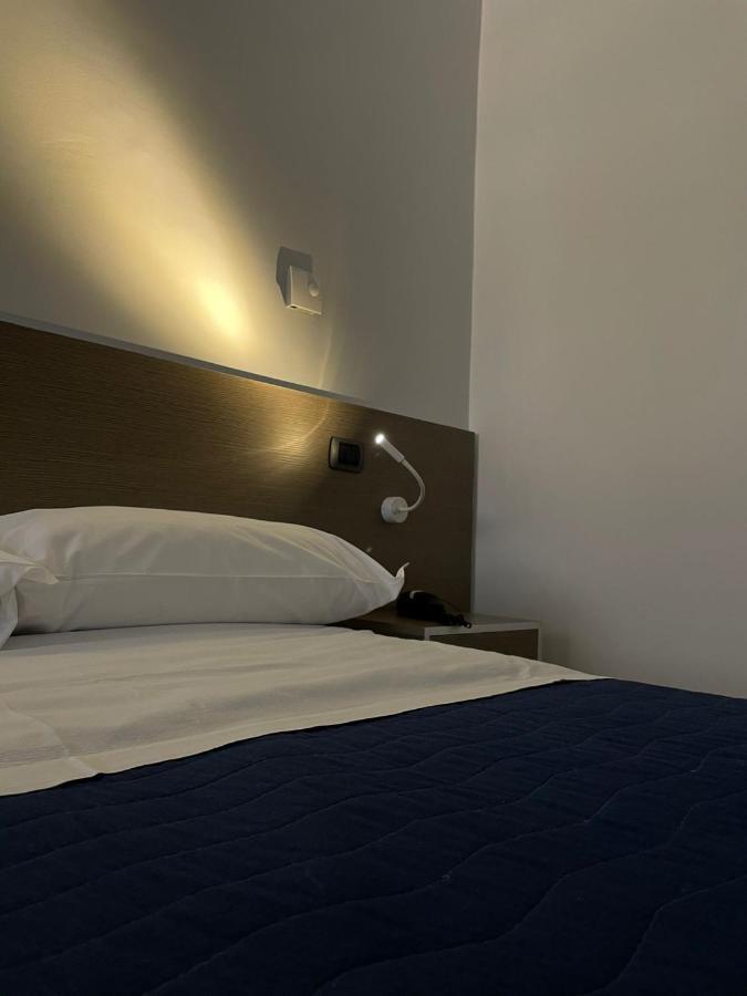 Hotel Cristian Giugliano In Campania Esterno foto