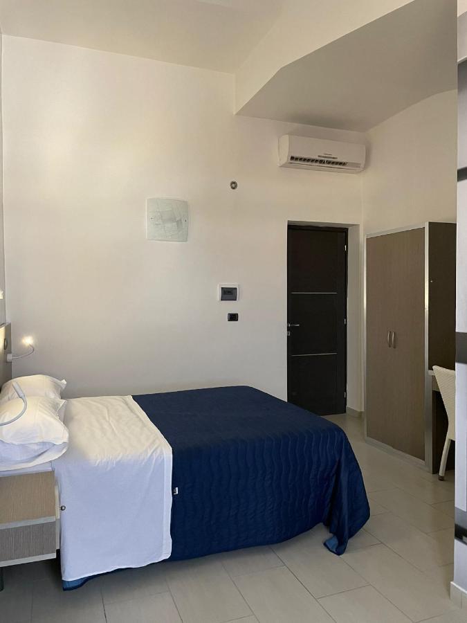 Hotel Cristian Giugliano In Campania Esterno foto