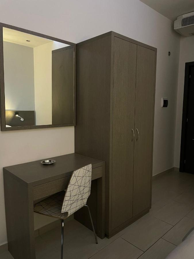 Hotel Cristian Giugliano In Campania Esterno foto