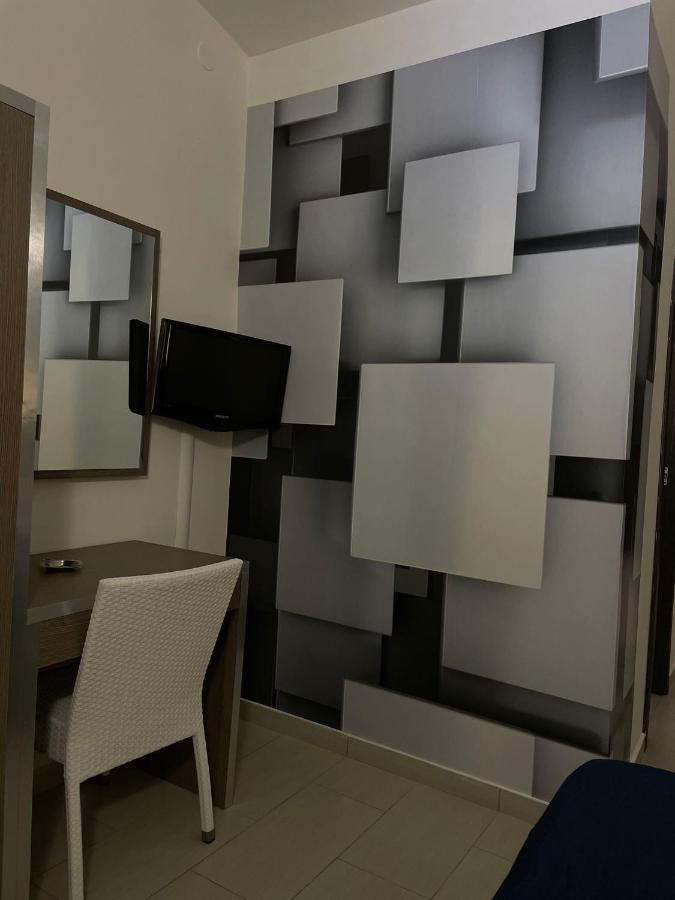Hotel Cristian Giugliano In Campania Esterno foto