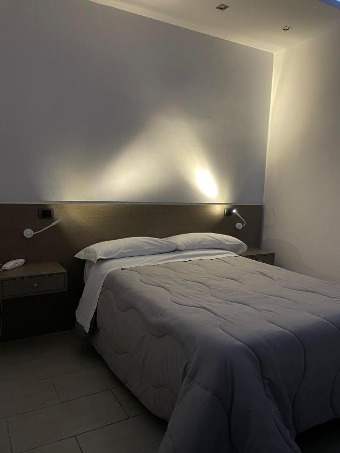 Hotel Cristian Giugliano In Campania Esterno foto