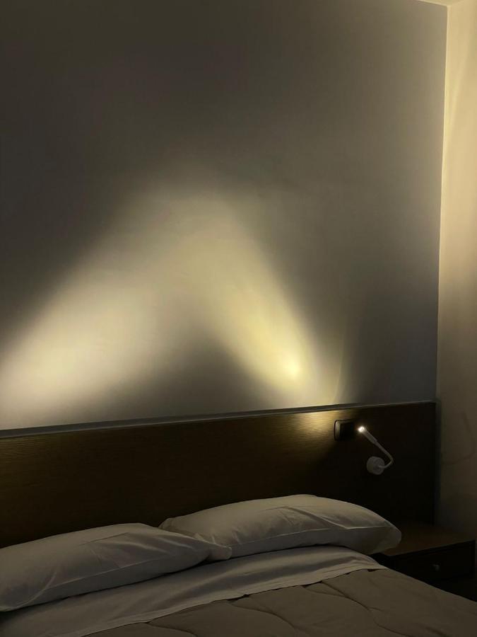 Hotel Cristian Giugliano In Campania Esterno foto