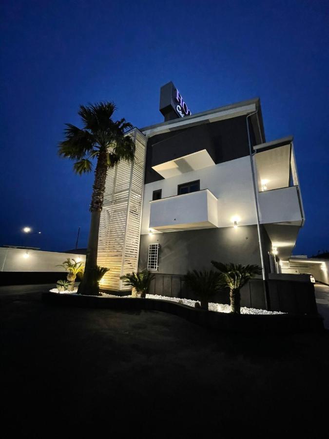 Hotel Cristian Giugliano In Campania Esterno foto