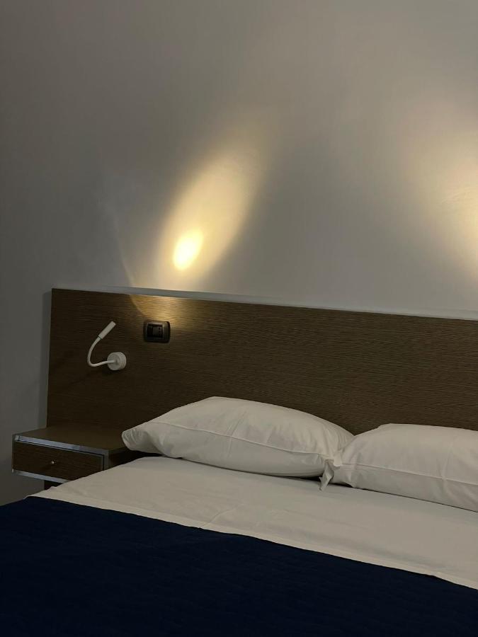 Hotel Cristian Giugliano In Campania Esterno foto