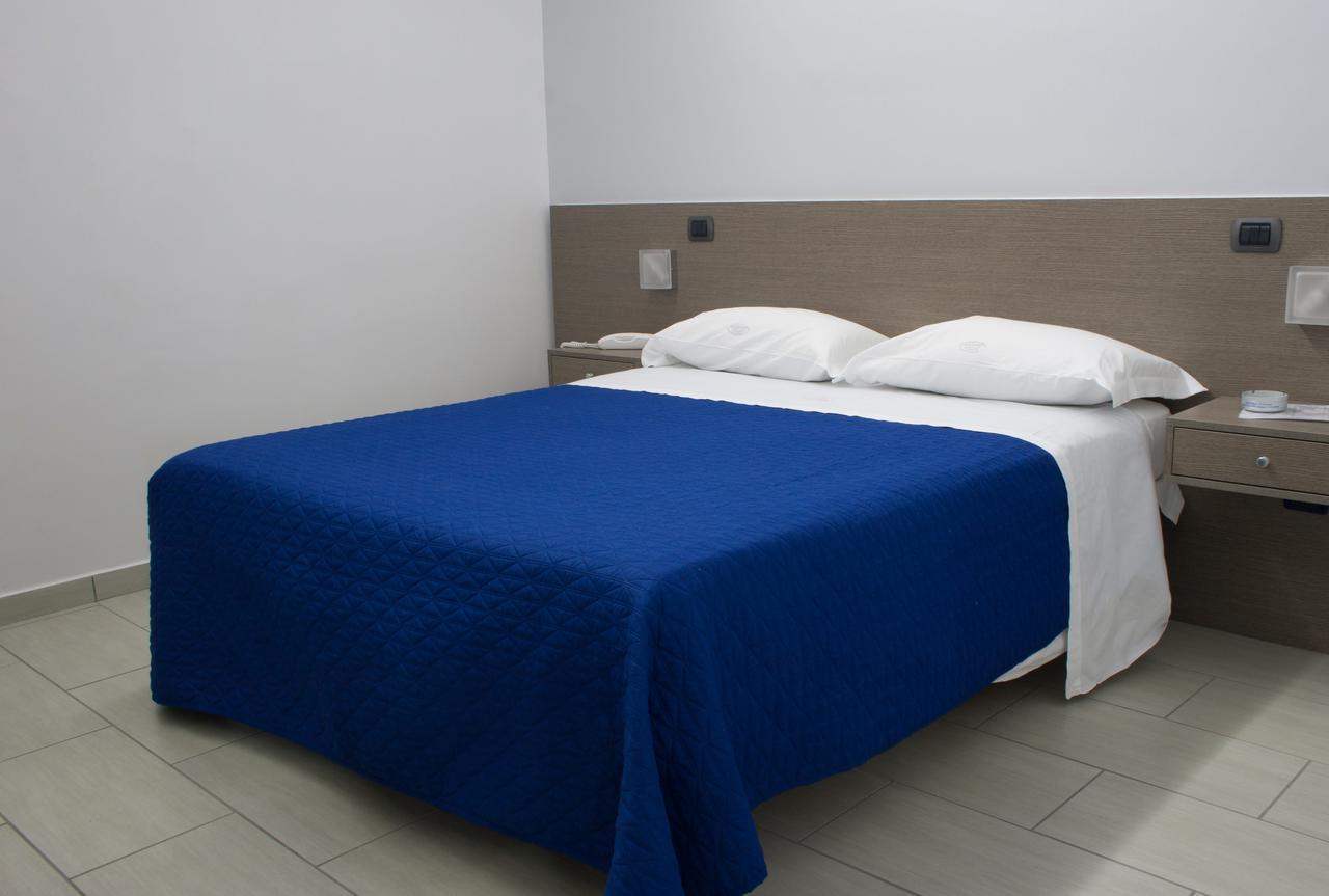 Hotel Cristian Giugliano In Campania Esterno foto