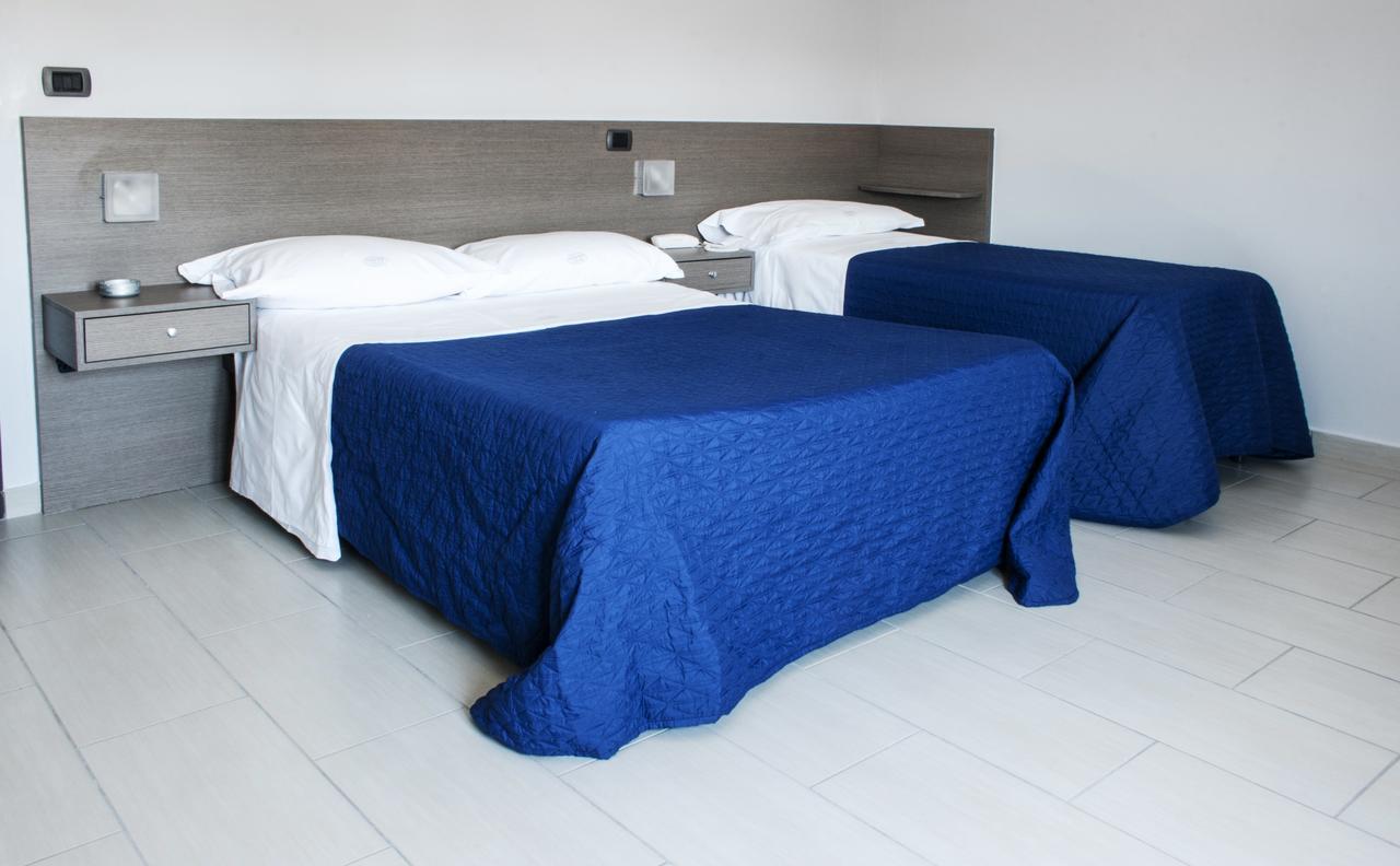 Hotel Cristian Giugliano In Campania Esterno foto
